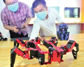 世界首款“变胞机器人”在南开区博士创业园诞生，开启机器人技术新纪元